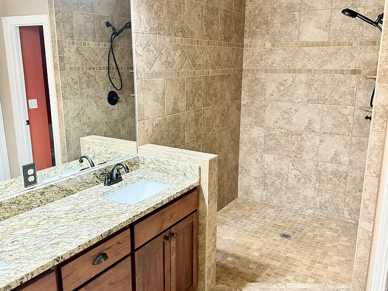 916 Diamondhead Dr — Photo 9
