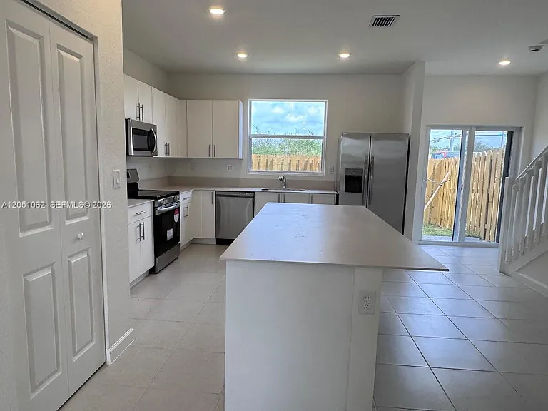 1182 SE Palm Dr — Photo 6