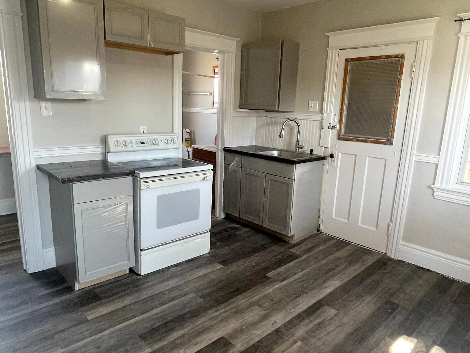 2 bed, $1,300 — Photo 2