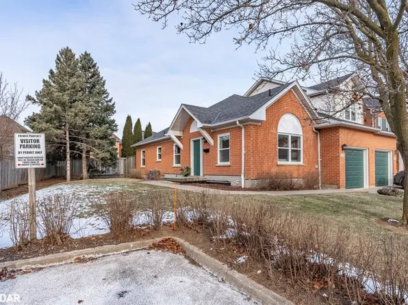 5659 Glen Erin Dr #23, Mississauga, ON L5M 5P2