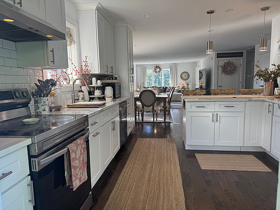 3rd image of 206 Cook Ave #2