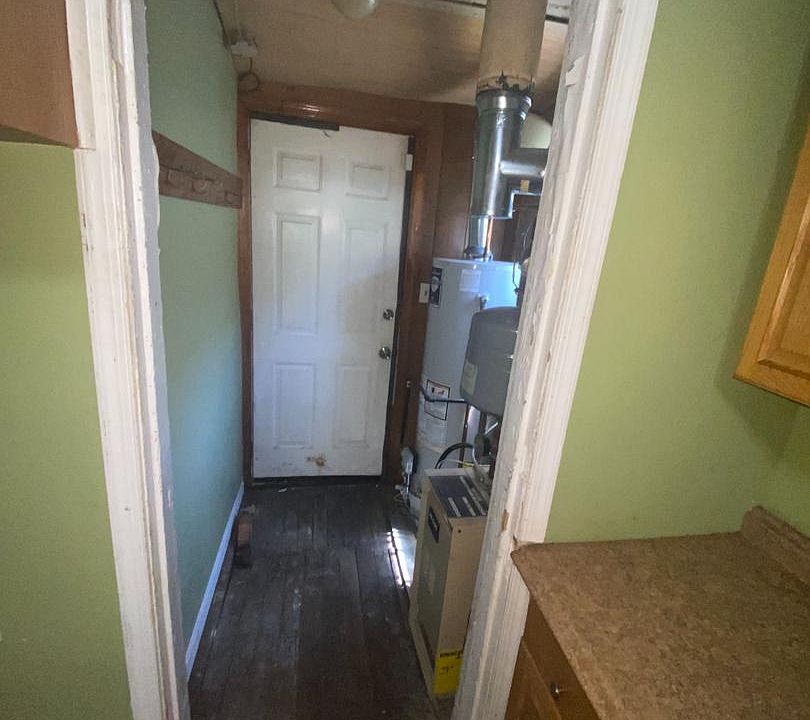1st image of 1135 47th Pl NE
