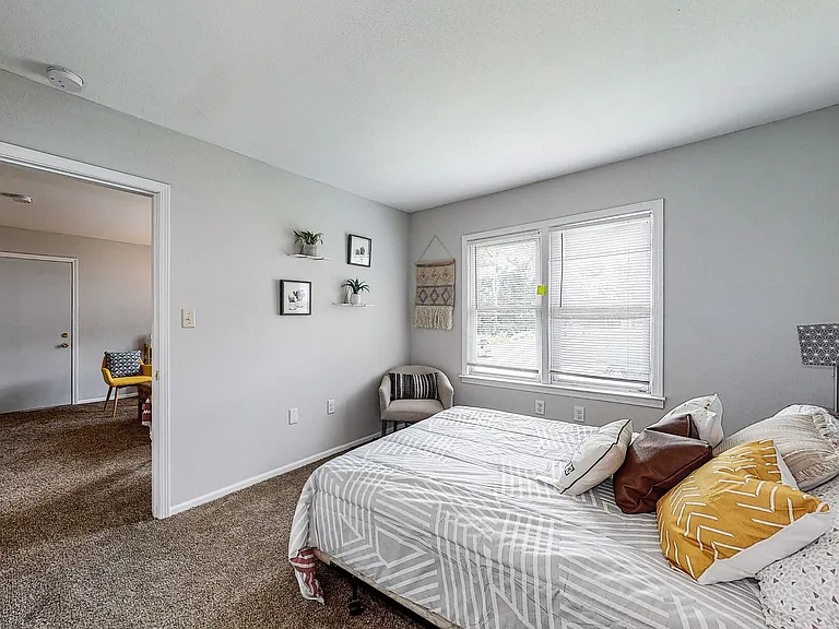2519 Clarkson Ave — Photo 2