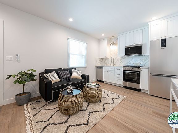 5th image of 2236 Penmar Ave #2240