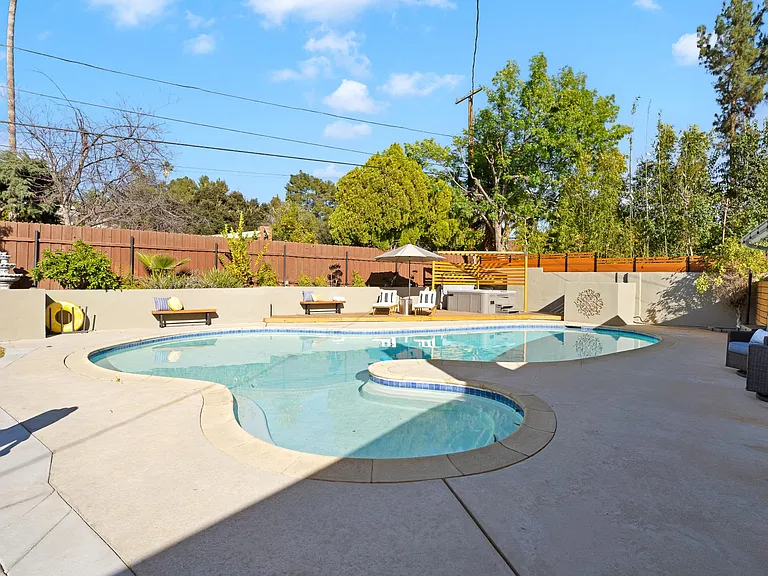 23027 Gainford St — Photo 42