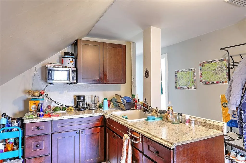 2 bed, 700 sqft, $1,950 — Photo 2