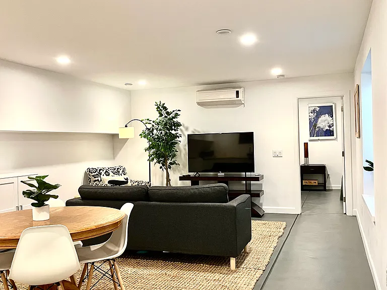 1633 S Logan St #3 — Photo 12