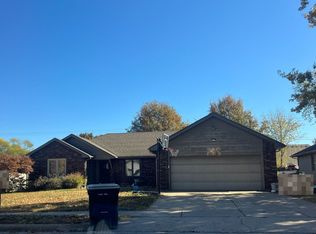 5448 S Stonegate Ave, Springfield, MO 65810