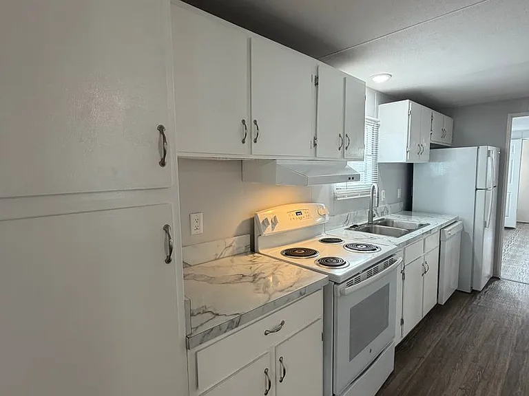 1105 S Rogers St — Photo 2