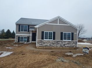 6225 Sage Ct, Grand Blanc, MI 48439