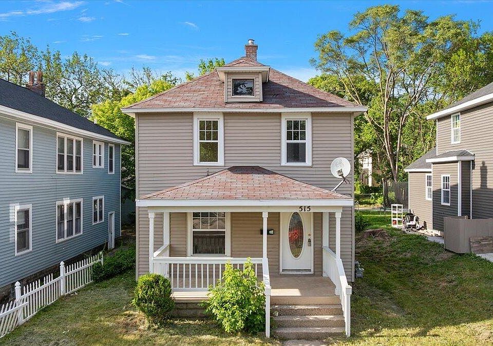 1st image of 515 Woodlawn St SE