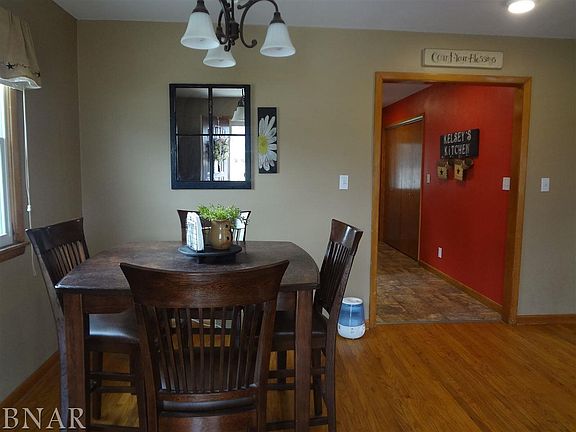 5th image of 32 Cypress Dr