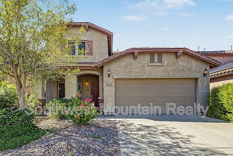 5 bed, 3.0 bath, 2865 sqft, $2,195 — Photo 2
