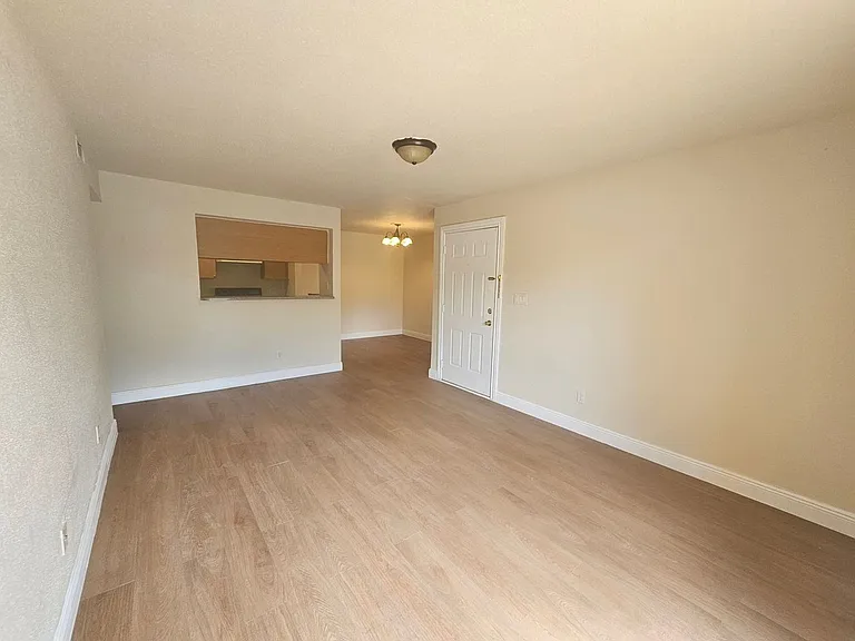 2905 Winkler Ave #713 — Photo 6