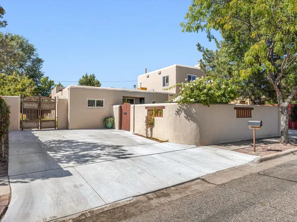 1002 Calle Margarita, Santa Fe, NM 87507