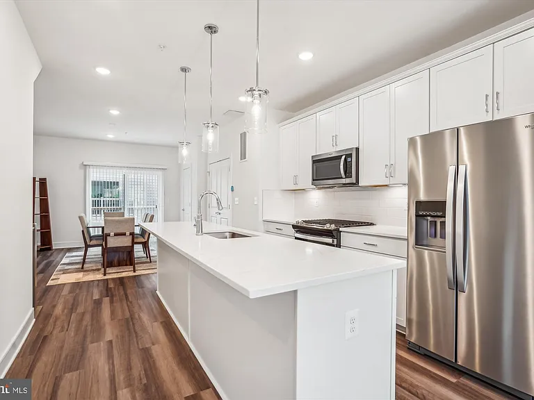 845 King Farm Blvd — Photo 6