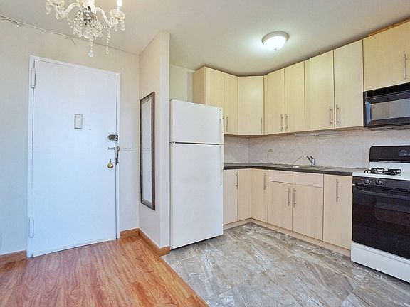 3rd image of 448 Neptune Ave Floor 19-19M