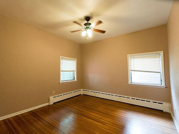 3rd image of 401 Oakwood St