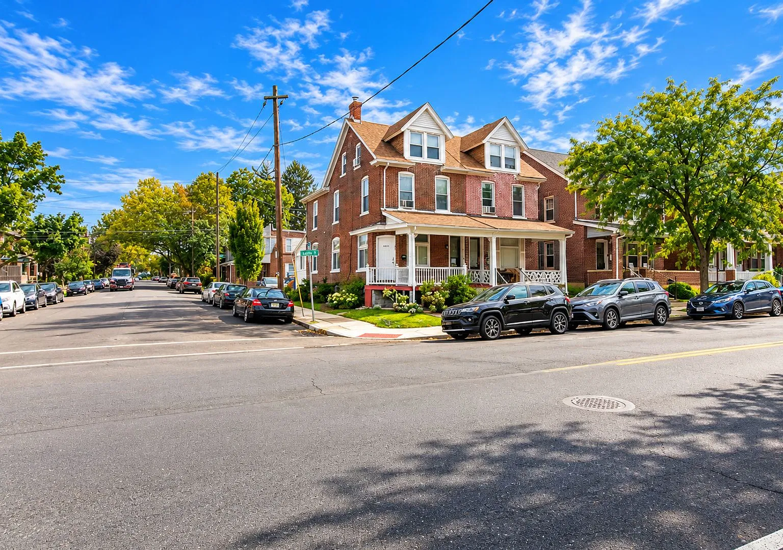 1038 Linden St — Photo 3