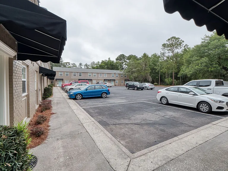 Center Town Condominiums — Photo 66