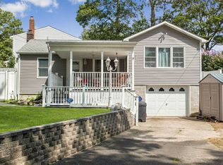 9 2nd Pl, Ronkonkoma, NY 11779