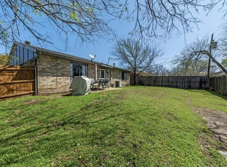526 Windsor Dr — Photo 14