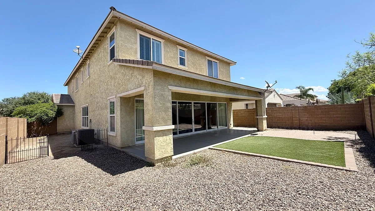 4 bed, 4.5 bath, 3673 sqft, $3,000 — Photo 4