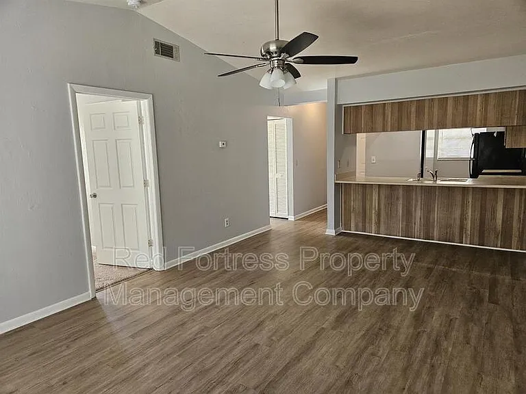 4031 SW 7th Pl — Photo 6