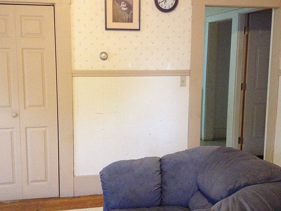 2nd floor Living room