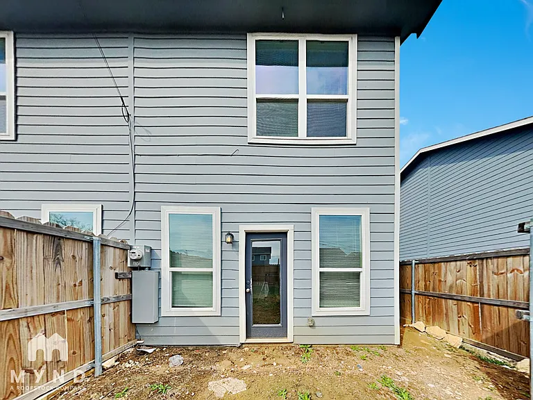 3263 Karen St — Photo 16