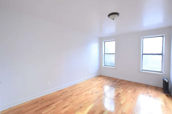 Rented by Clove Realty LLC | media 2