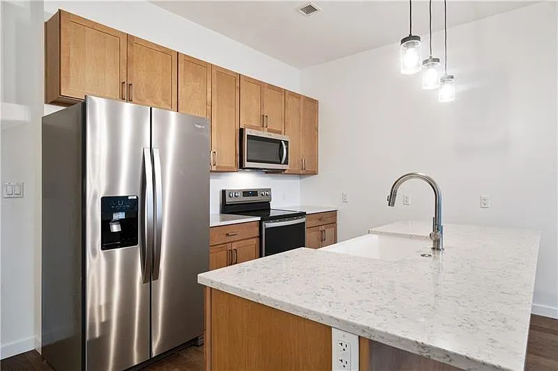 1 bed, 883 sqft, $2,500 — Photo 2