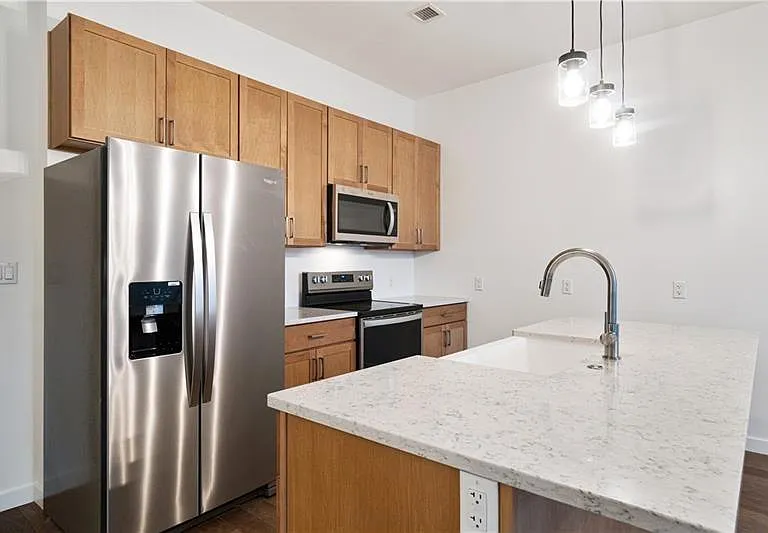 2635 Penn Ave #304 — Photo 3