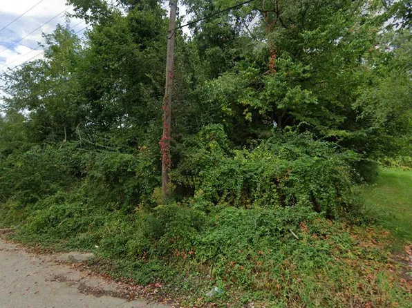 Pitkins Ave, Benton Harbor, MI 49022