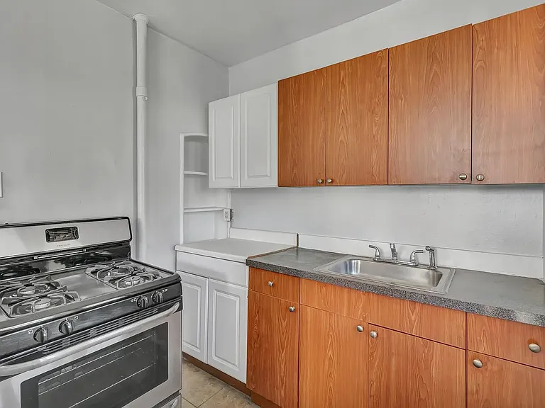 33 Howe St #3R — Photo 3