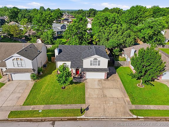 2nd image of 8906 N 124th East Ave