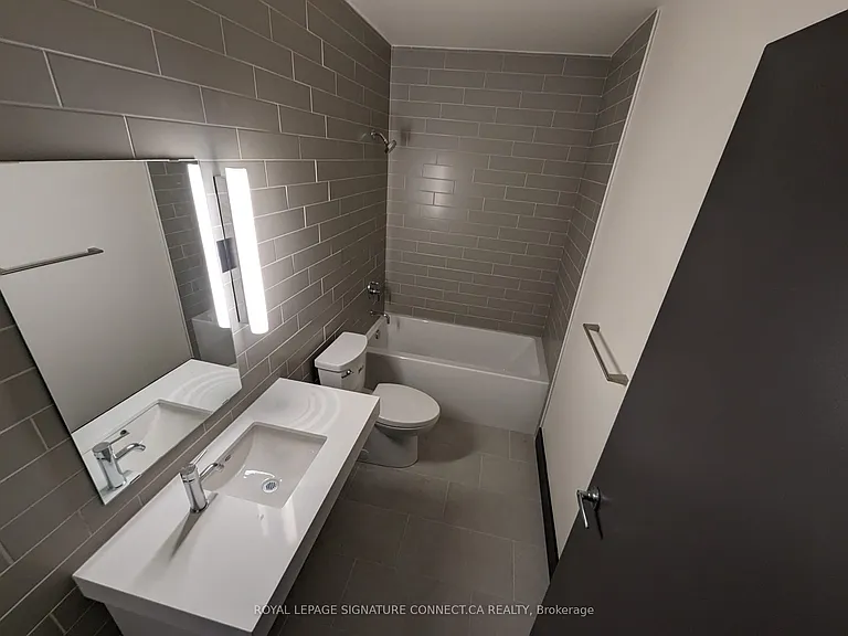 121 King St E #602 — Photo 9