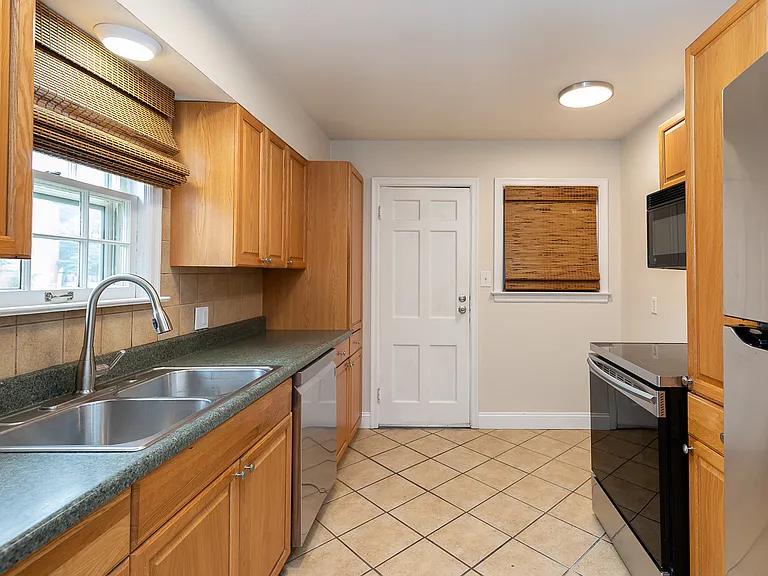 7915 Jarboe St — Photo 11