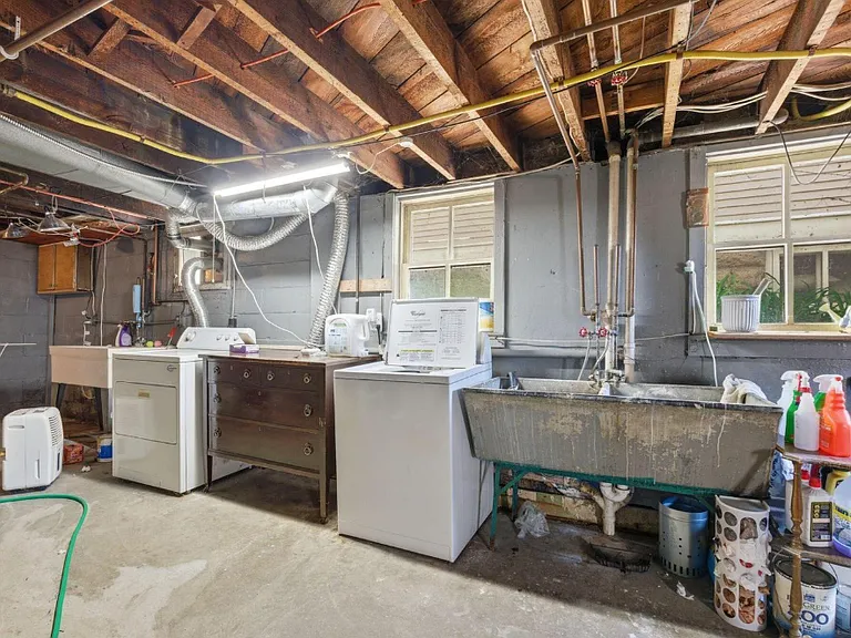 2919 S Lenox St — Photo 14
