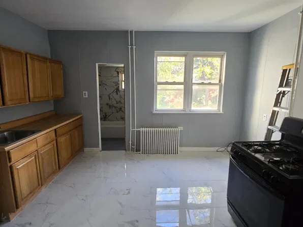 94 Seaview Ave #1, Jersey City, NJ 07305