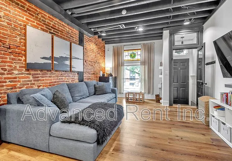 3603 Hudson St — Photo 2