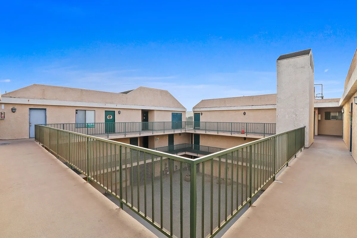 Building Photo - Bush Apartments