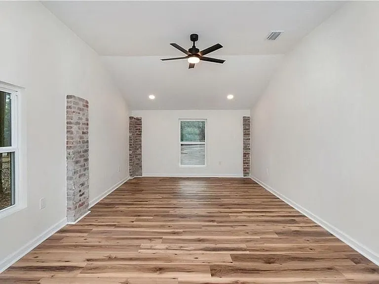 421 McQueen Ave — Photo 9