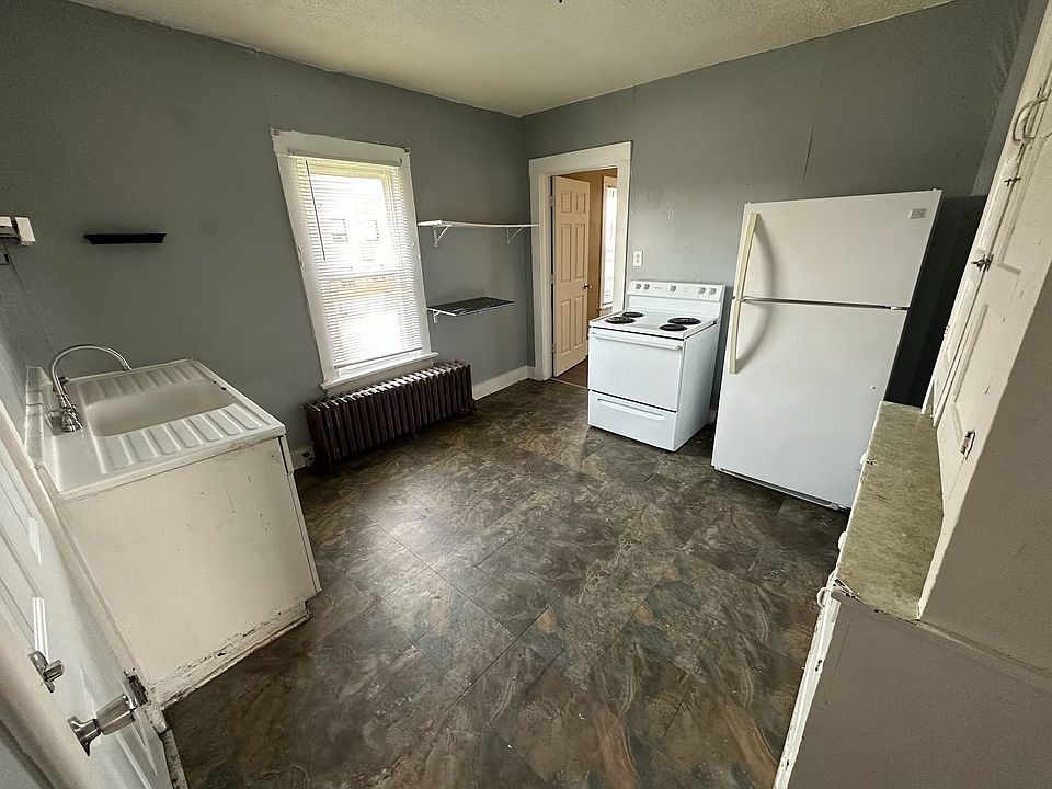 1st image of 69 Diamond Ave #4