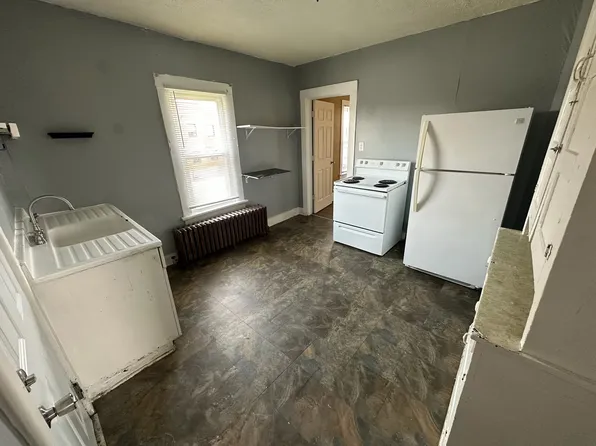 69 Diamond Ave #4, Barberton, OH 44203