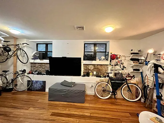 Rented by Nooklyn NYC LLC | media 12