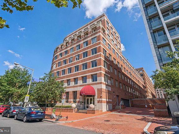 2nd image of 1275 25th St NW APT 607