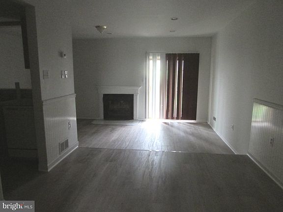 3rd image of 14 Kelston Dr