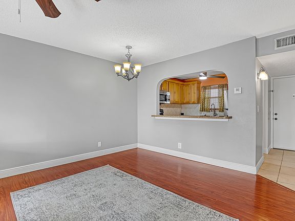 5th image of 719 Lori Drive #214