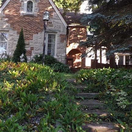 3rd image of 2464 Coit Ave NE